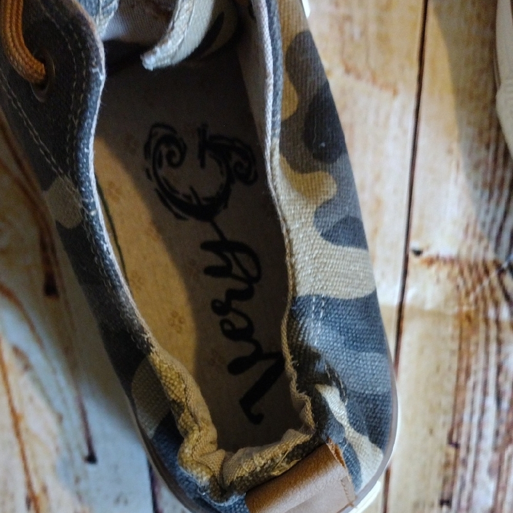 Very G Brown Camo Sneakers Canvas Low-Top Size 9 Women's - Picture 8 of 10